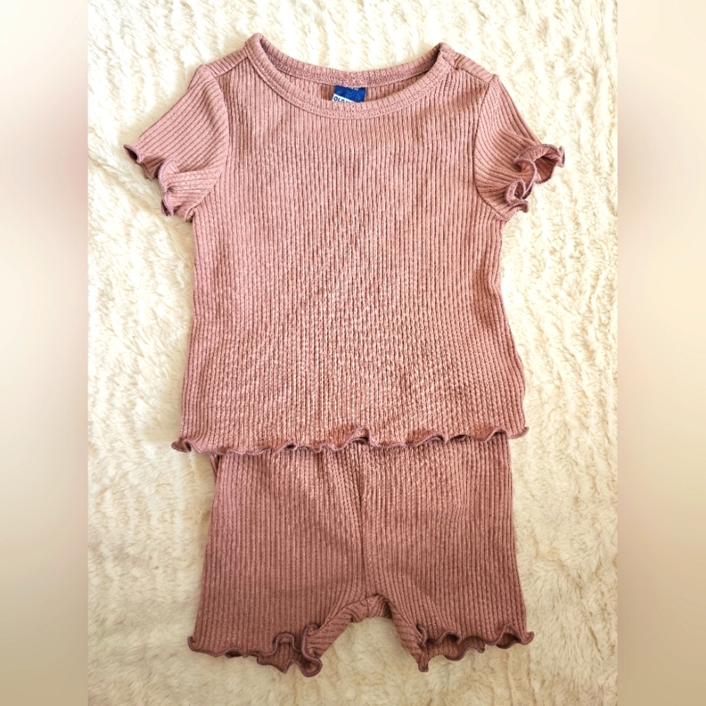 Baby girls old navy 2piece shorts set with lettuce edge in mauve in 3-6m